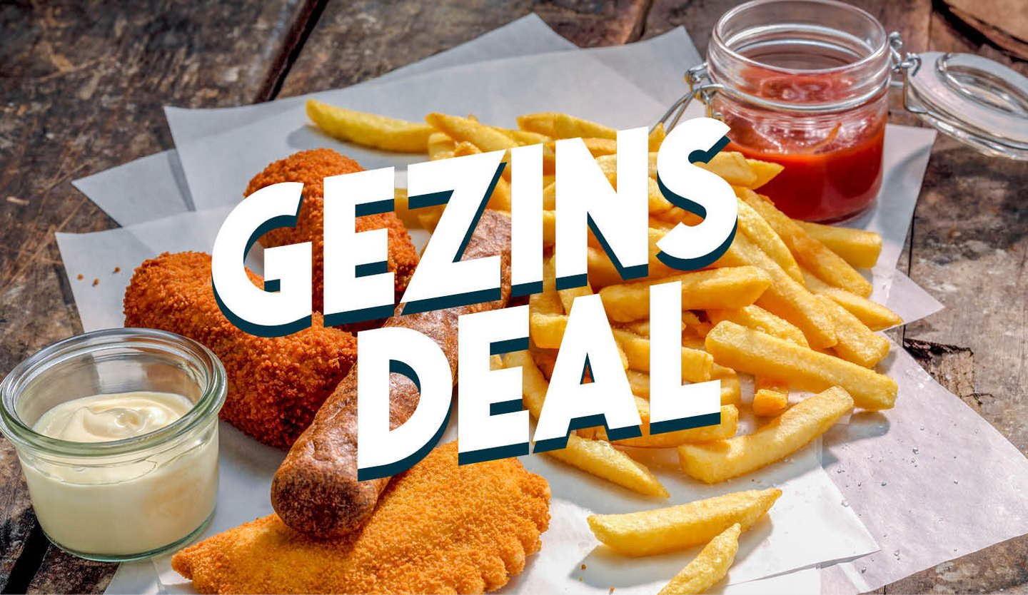 Gezinsdeal, frites met vier snacks naar keuze. Kroket, frikandel en kaassoufflé.